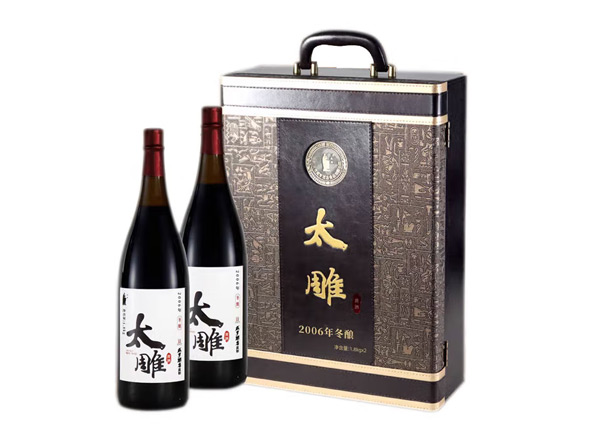 曲靖回收太雕黄酒咸亨酒店太雕黄酒2006年冬酿1.8KG*2礼盒装绍兴黄酒行情价格